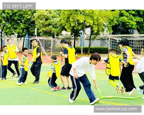 足球明星场外偶遇展现友谊与激情共融的精彩瞬间 足球明星场外偶遇展现友谊与激情共融的精彩瞬间