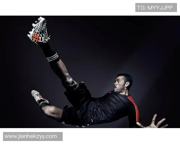 足球明星短袖T恤时尚潮流新选择让你在球场和生活中尽显风采